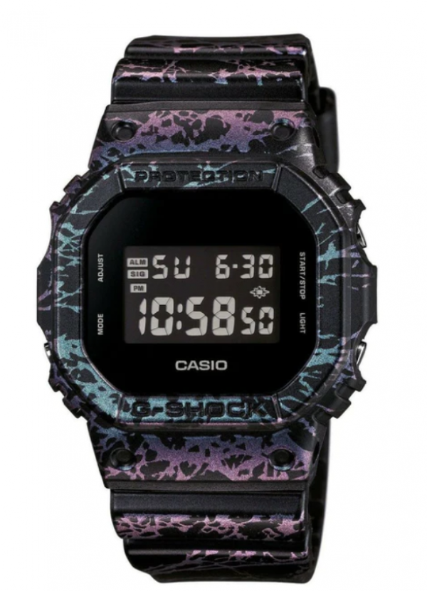 Jam digital dengan tampilan marmer